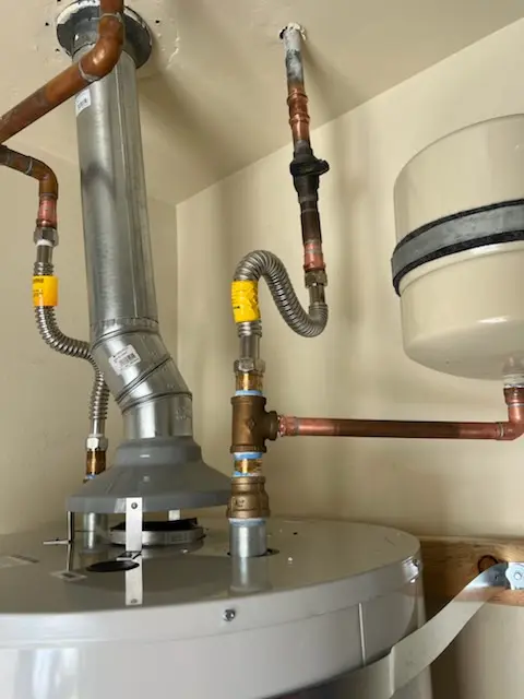 Water heater installation and plumbing repair in Downtown Elgin